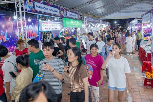 Lễ hội quy tụ trên 100 gian hàng từ các doanh nghiệp.