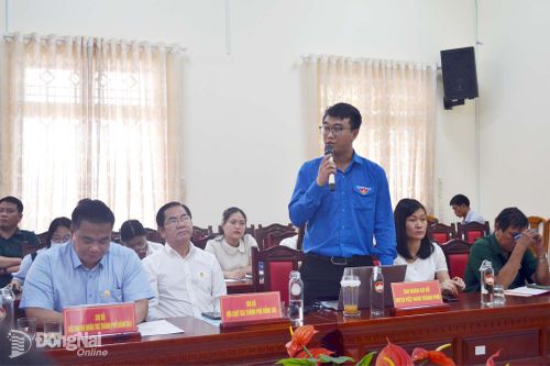 Các đại biểu tham gia tọa đàm. Ảnh: Phương Hằng