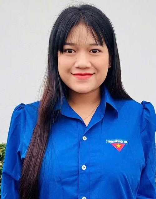 Chị Rơ Châm Ái Giang.
