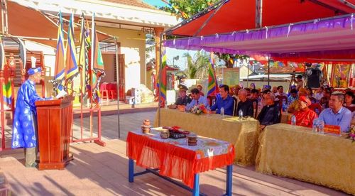 Thực hiện nghi thức khai mạc lễ hội cầu ngư vạn đầm Hưng Lương. Ảnh: Ngọc Nhuận