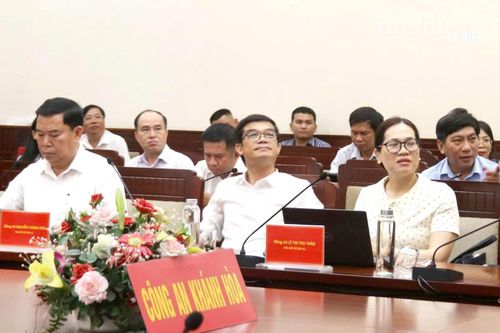 Lãnh đạo các cơ quan, đơn vị thuộc Sở Nội vụ dự hội nghị tại điểm cầu Khánh Hòa.