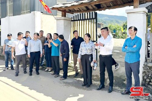 Xã Mường Chanh học tập kinh nghiệm phát triển du lịch cộng đồng tại Ngọc Chiến.