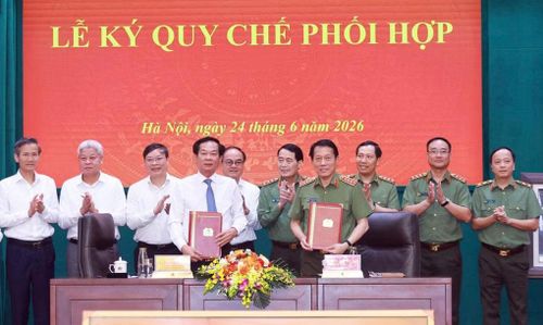 Lãnh đạo Bộ Công an và Bộ Nội vụ ký Quy chế phối hợp.