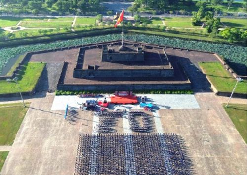 Đoàn viên, thanh niên TP. Huế tham gia màn đồng diễn nhìn từ trên cao 