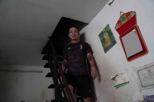 Gắn bó với khu Mả Lạng từ nhỏ, ông Nguyễn Trí Hiếu (46 tuổi) cho biết căn nhà chưa đầy 20m2 là nơi sinh sống của 7 người thuộc ba thế hệ. Khi biết khu vực sắp được chỉnh trang, ông và gia đình rất vui: "Chúng tôi mong khu Mả Lạng sớm được chỉnh trang, có nơi ở rộng rãi, khang trang hơn nhưng vẫn được ở lại nơi quen thuộc này”.