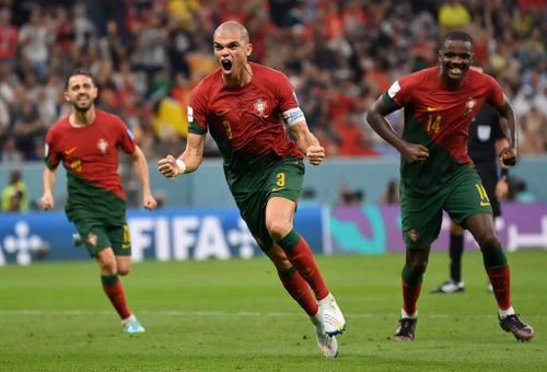 Pepe (giữa) ghi bàn vào lưới Thụy Sỹ tại World Cup 2022. Ảnh: FIFA