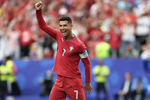 Ronaldo lập cú đúp vào lưới Uzbekistan ngày 24/6. Ảnh: FIFA