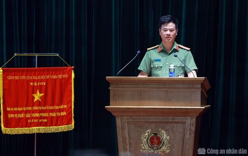Các đại biểu thảo luận tại hội nghị.