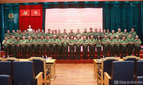 Các đại biểu dự hội nghị.