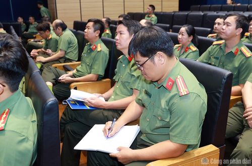 Các đại biểu dự hội nghị.