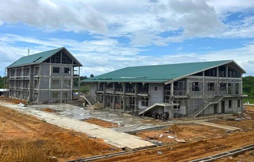 Sau hơn 3 tháng thi công, ngôi trường đang dần hiện diện.