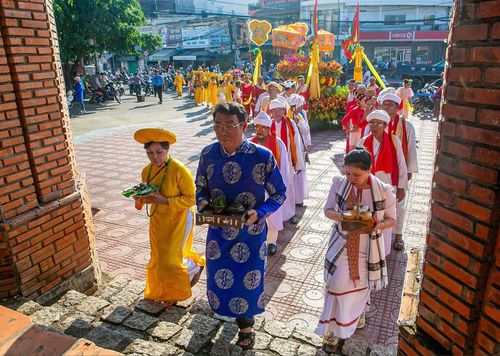Lễ rước nước trong Lễ hội Tháp bà Po Nagar - Nha Trang. Ảnh: Dương Phúc.