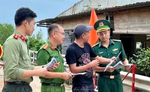 Tuyên truyền đến từng xóm, ấp để cảnh giác thủ đoạn của các đối tượng xuất nhập cảnh trái phép.