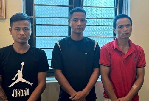 Các đối tượng Lương Đình Quý, Lê Văn Chi và Phú Văn Sáng (từ trái qua phải).