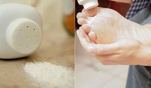 Để khử mùi hôi chân có thể sử dụng phấn rôm giúp thấm hút mồ hôi và giữ chân khô ráo. (Ảnh: Bách hóa xanh)