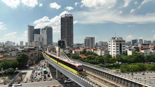 Khả năng kết nối giữa đường sắt đô thị với các loại hình vận tải khác và các dịch vụ gia tăng tại nhà ga đang từng bước được hoàn thiện. Ảnh: Phạm Công
