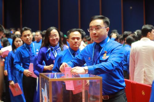 Các đại biểu bỏ phiếu bầu Ban Chấp hành. Ảnh: Bảo Anh