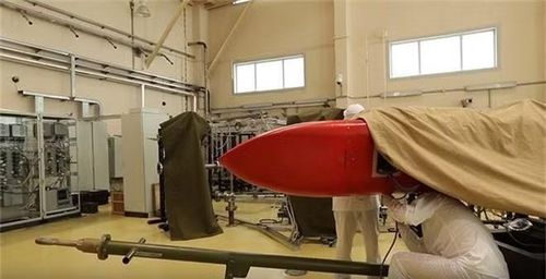Phân tích bởi các nhà khoa học đến từ MIT cho rằng phương án thiết kế như hiện tại là khả thi nhất, nhưng cũng gây ô nhiễm nhất. Một chu trình trực tiếp gần như chắc chắn sẽ để lại khí thải phóng xạ trong suốt chuyến bay của tên lửa hành trình Burevestnik.