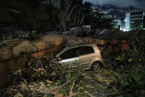 Theo bà Rodríguez, Venezuela đã bị rung chuyển bởi hơn 20 dư chấn sau 2 trận động đất mạnh. Ngoài Thủ đô Caracas, 5 khu vực bị ảnh hưởng nặng nề nhất là Miranda, La Guaira, Aragua, Carabobo và Falcón