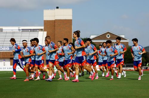  Đội tuyển Nhật Bản tập luyện trên sân bóng của Đại học Southern Methodist, Dallas, Texas, Mỹ, ngày 24/6. Ảnh: Reuters. 