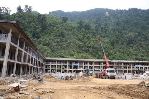 Dự án xây Trường phổ thông nội trú liên cấp Tiểu học và Trung học cơ sở Minh Tân đã hoàn thiện phần xây dựng 12 khối nhà.