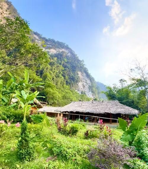 Một trong 6 trường quay giữa núi rừng của gia đình Lý Thị Ca.