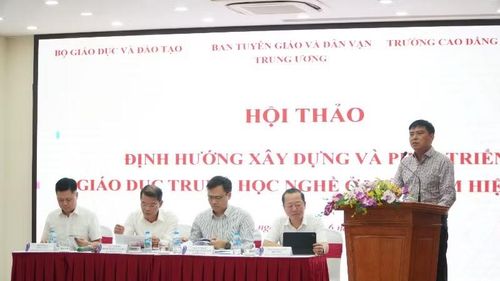 Ông Phạm Vũ Quốc Bình chia sẻ thông tin tại hội thảo.
