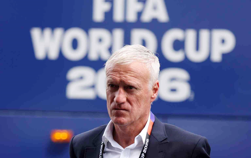 HLV Didier Deschamps tạm thời về nước vì có việc gia đình. Ảnh: Le Petit Lillois 