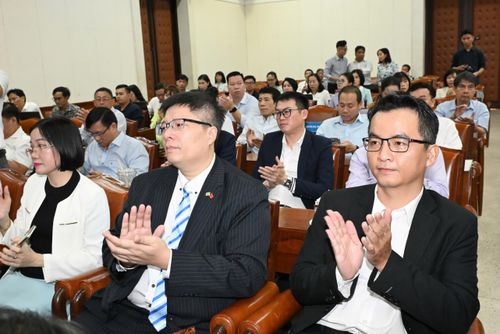  Nhiều chuyên gia, nhà khoa học tham dự hội thảo. Ảnh: VIỆT DŨNG 
