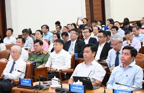  Đại biểu tham dự hội thảo. Ảnh: VIỆT DŨNG 