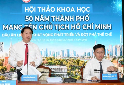 PGS-TS Nguyễn Tấn Vinh, Giám đốc Học viện Chính trị Khu vực II phát biểu kết luận. Ảnh: VIỆT DŨNG