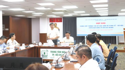  Phó Trưởng Ban Tuyên giáo và Dân vận Thành ủy TPHCM Tăng Hữu Phong chủ trì họp báo 
