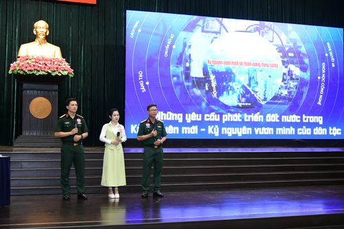  Các thí sinh trình bày phần dự thi theo nhóm 