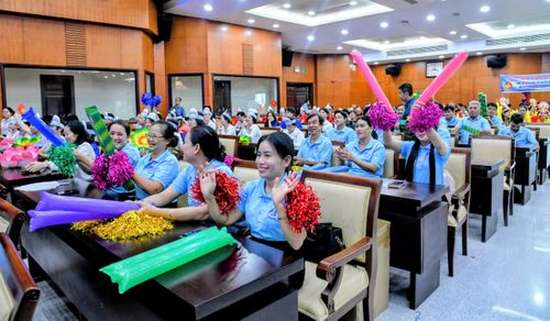  Cổ động viên các cơ quan, đơn vị có mặt ủng hộ các thí sinh 