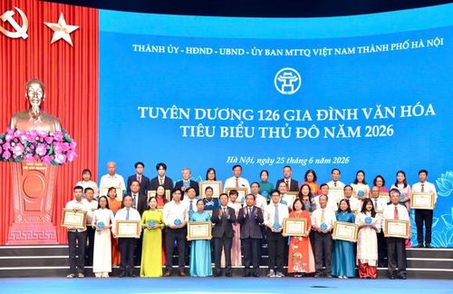 126 gia đình văn hóa tiêu biểu đại diện cho 126 xã, phường trên toàn TP Hà Nội được vinh danh.