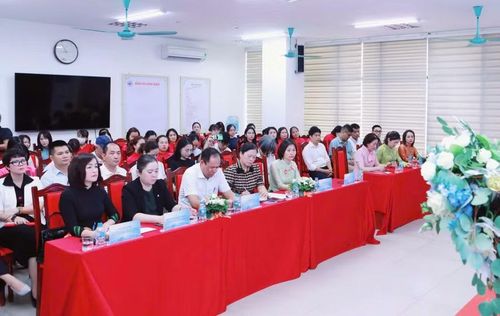 Các đại biểu tham dự hội thảo.
