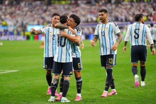 Ở tuổi 39, Messi không chỉ tiếp tục là biểu tượng lớn nhất của bóng đá Argentina, mà còn là thủ lĩnh tinh thần trong phòng thay đồ. (Ảnh: Goal).