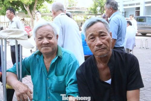  Cùng chung niềm mong mỏi ấy, anh em ông Võ Quốc Trí (SN 1958) cũng gửi gắm hy vọng tìm lại hài cốt của liệt sĩ Võ Văn Thùy. Dù biết địa điểm người thân hy sinh tại Đắk Lắk, nhưng đây là khu mộ tập thể của 25 chiến sĩ nên nhiều năm qua gia đình chưa thể xác định chính xác phần mộ. 