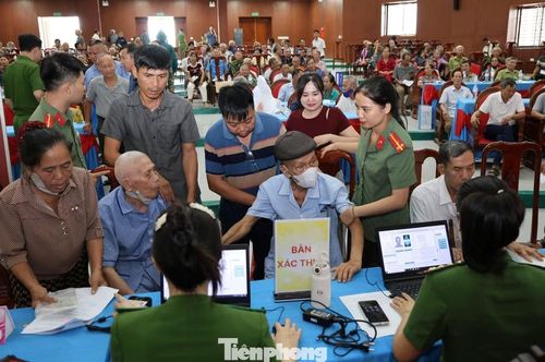 Cùng ngày, tại Trung tâm Hội nghị xã Đô Lương, Công an xã Đô Lương đã phối hợp với các phòng nghiệp vụ Công an tỉnh Nghệ An tổ chức thu nhận mẫu ADN đối với thân nhân các liệt sĩ chưa xác định được thông tin phần mộ trên địa bàn. Đợt này, xã Đô Lương có hơn 500 mẫu ADN được thu nhận.