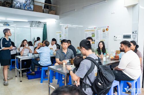 Quán đông cả thực khách trong nước và quốc tế. Ảnh: Huy Nguyễn