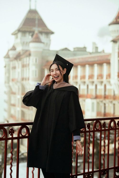 Thùy Tiên từng sang Thụy Sĩ dự lễ tốt nghiệp. Ảnh: FBNV