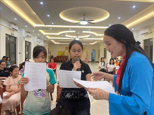 Lớp học Dân ca ví, giặm miễn phí thu hút đông đảo thiếu nhi tham gia.