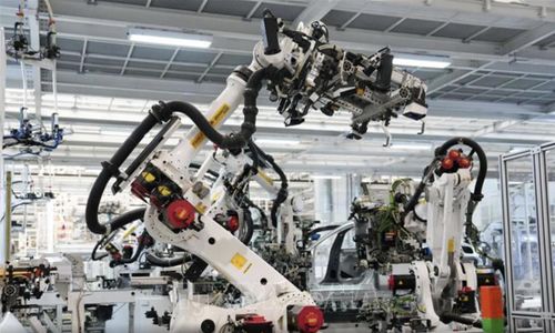 Robot tại một nhà máy tự động ở Bắc Kinh, Trung Quốc. Ảnh: THX/TTXVN