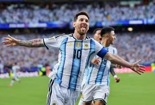 Messi thi đấu thăng hoa giúp Argentina sớm giành vé đi tiếp. Ảnh: Reuters.