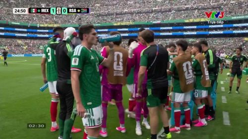 Mỗi trận đấu tại World Cup 2026 sẽ có 2 quãng nghỉ để các cầu thủ tiếp nước. ẢNH: VTV