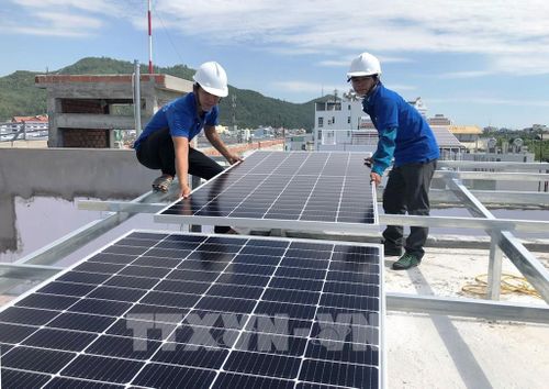 EVNNPC cho biết, riêng trong 6 tháng đầu năm 2026 đã có thêm 8.481 khách hàng tham gia với tổng công suất khoảng 386,9 MW Ảnh: Nguyên Linh - TTXVN