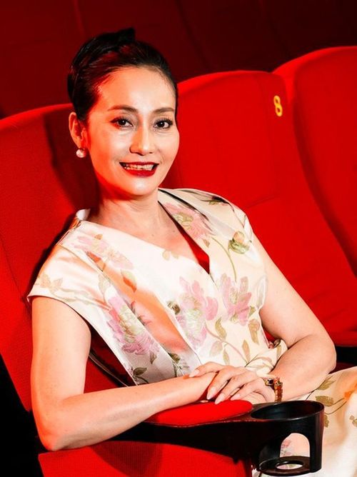 Hạnh Thúy để lại dấu ấn bằng khả năng diễn xuất giàu cảm xúc và sự biến hóa trong từng vai diễn.