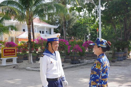Trung sĩ Đỗ Minh Tuấn, chiến sĩ đảo Sơn Ca tâm sự về cuộc sống trên đảo và ước mơ của mình.