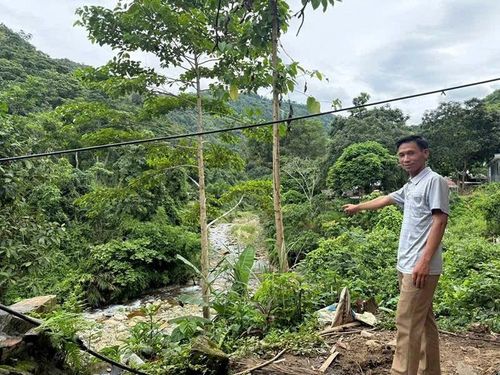 Khu vực dọc suối Sao Nọi và chân núi phía sau bản Ma Hác - nơi từng chịu ảnh hưởng của lũ quét, sạt lở đất trong đợt thiên tai năm 2018.