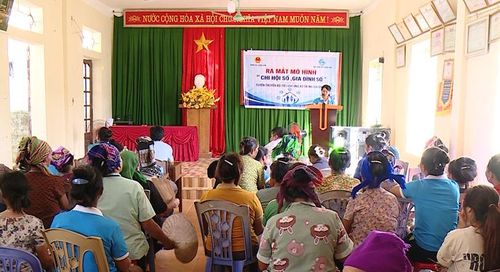 Chi hội phụ nữ thôn Ngọc Thượng, xã Lương Sơn ra mắt mô hình “Gia đình số”.